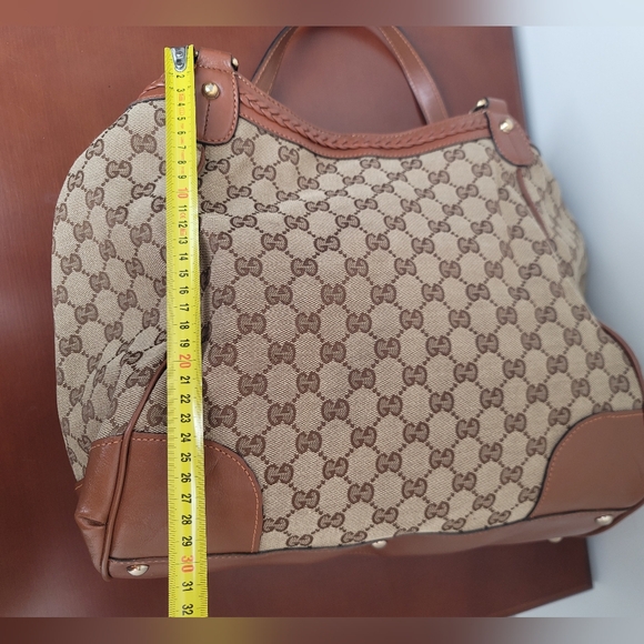 Gucci Beige and Brown Logo Shoulder Bag - Picture 15 of 17